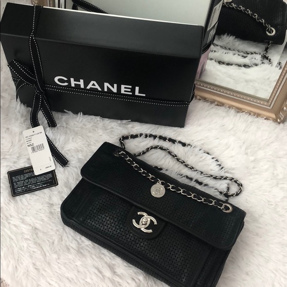 CHANEL Handbags - CHANEL flap bag